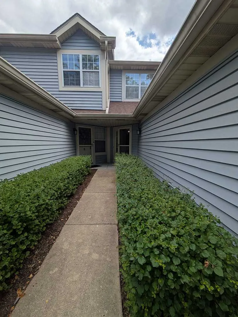 2 bed, 1.5 bath, 1300 sqft, $2,250 — Photo 3