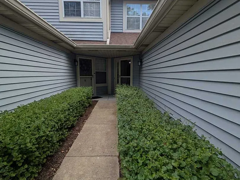 1054 Rockport Dr #1 — Photo 3