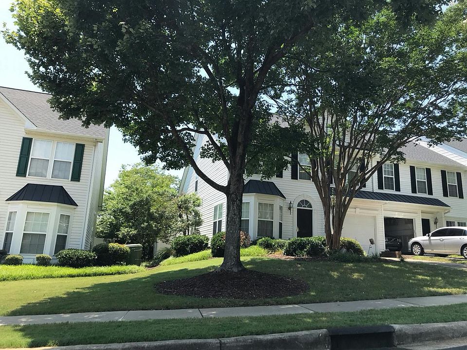 2nd image of 220 Hadley Commons Dr