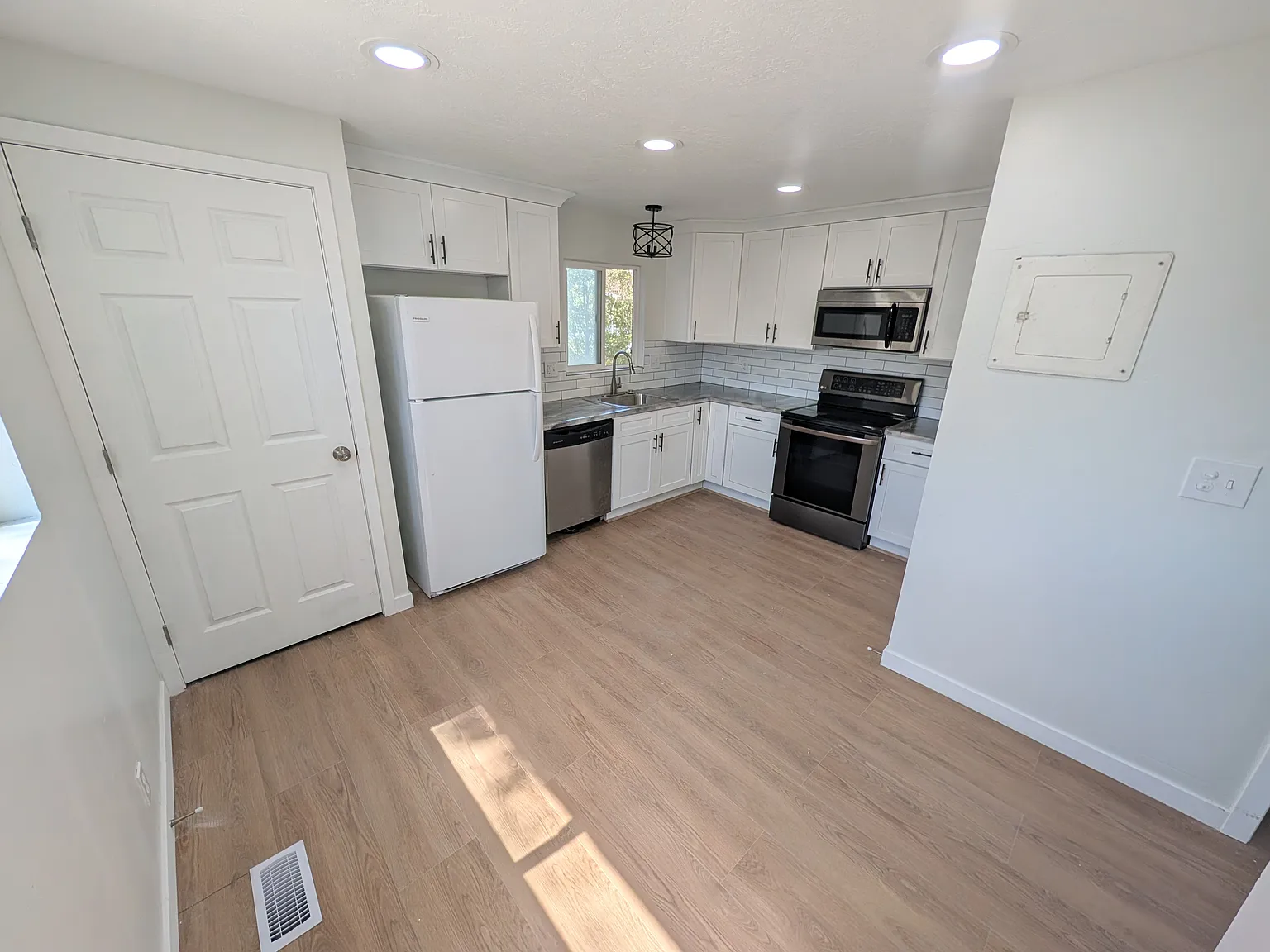 2 bed, 1.5 bath, 1000 sqft, $1,700 — Photo 1