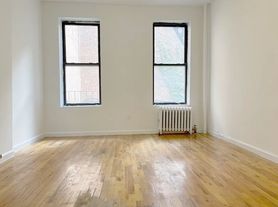 231 W 19th St