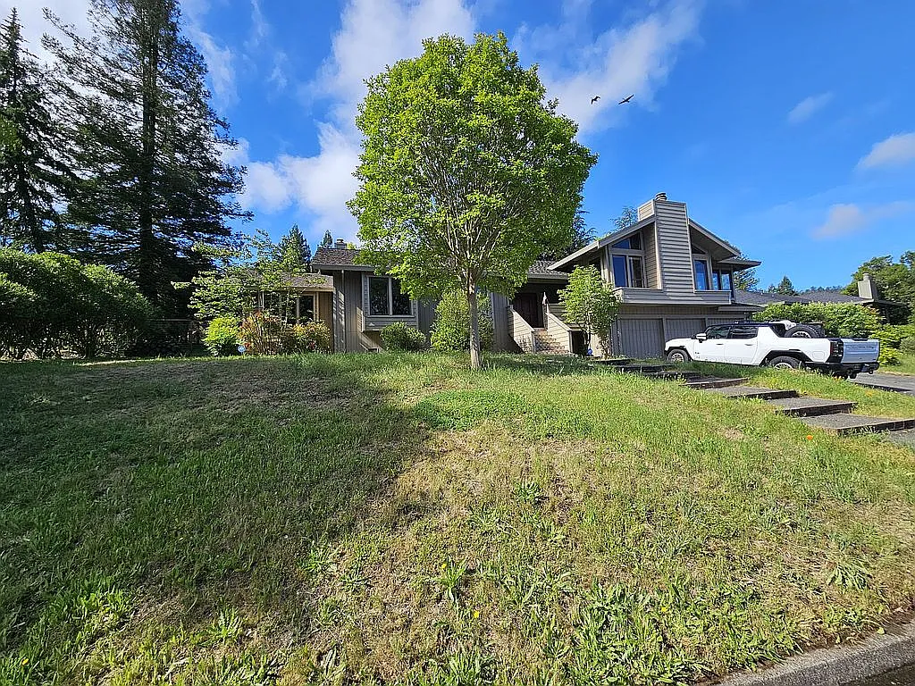 553 Catherine Ct - Photo 2