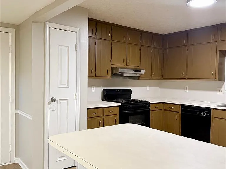524 Julius Dr — Photo 6