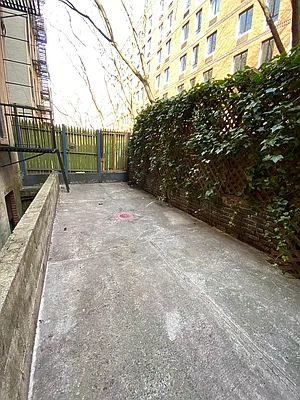 Rented by City Connections Realty | media 38