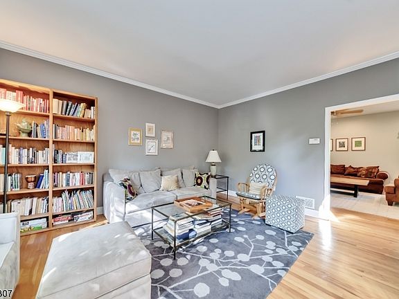5th image of 182 Forest Ave