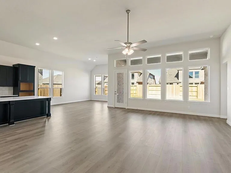 423 Blue River Trl — Photo 3