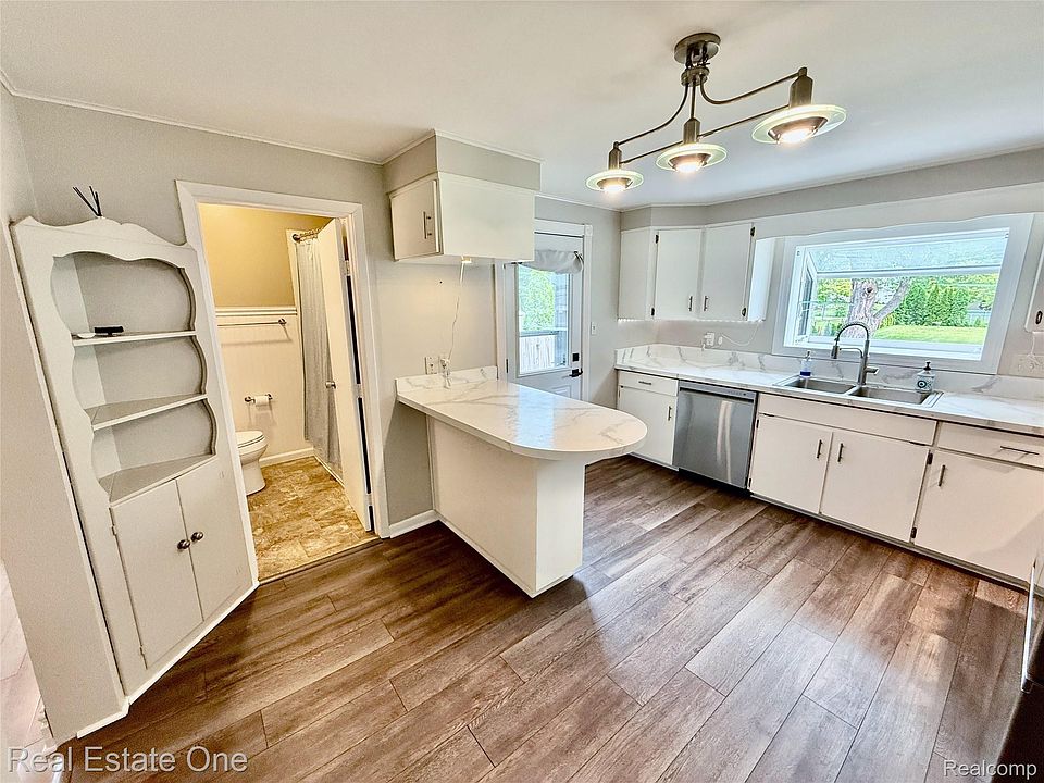 865 Grant Ave, photo 23
