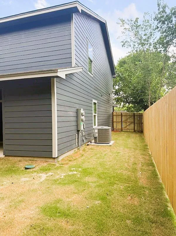 3 bed, 2.0 bath, 1200 sqft, $1,550 — Photo 2