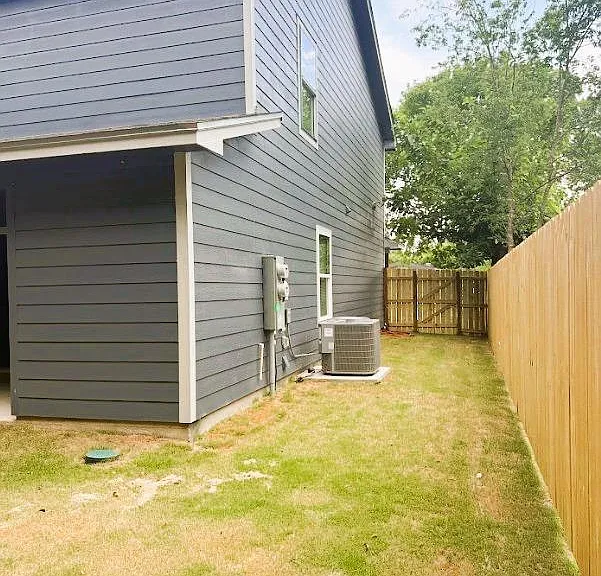 240 W Elm St #A — Photo 2