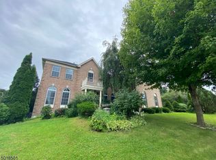 1138 Monroe Dr, Stewartsville, NJ 08886