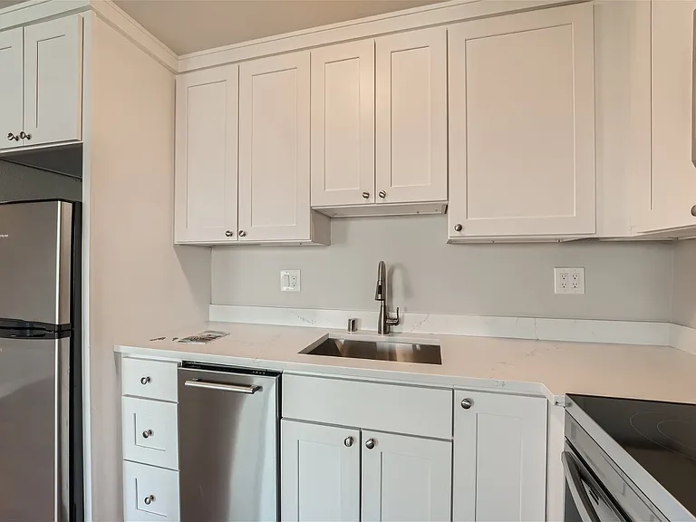 Anne Vista Apartments — Photo 3