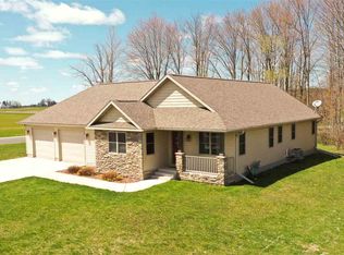 206 Porcupine Ln, Abbotsford, WI 54405