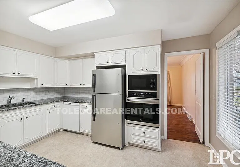 3835 Hillandale Rd E — Photo 23