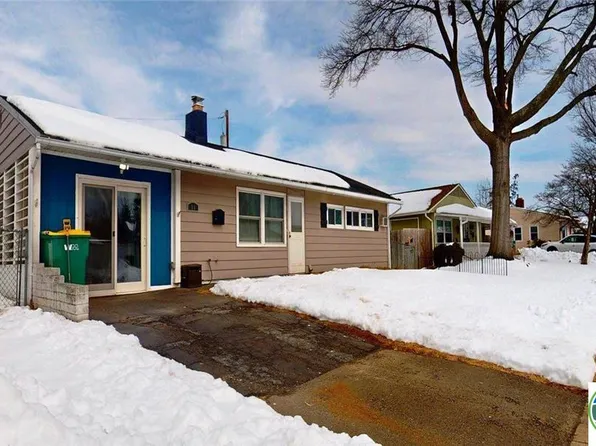 11 Easter Ln, Levittown, PA 19054