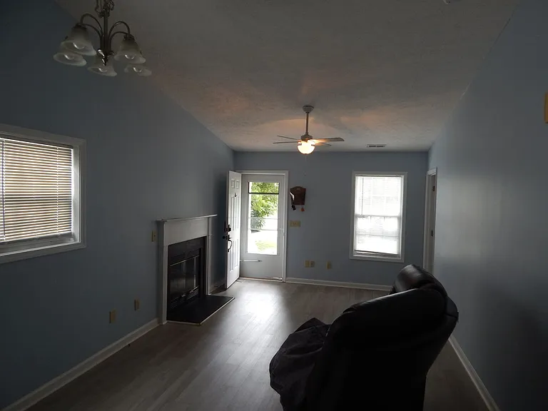 4104 Fraternity Ct — Photo 5