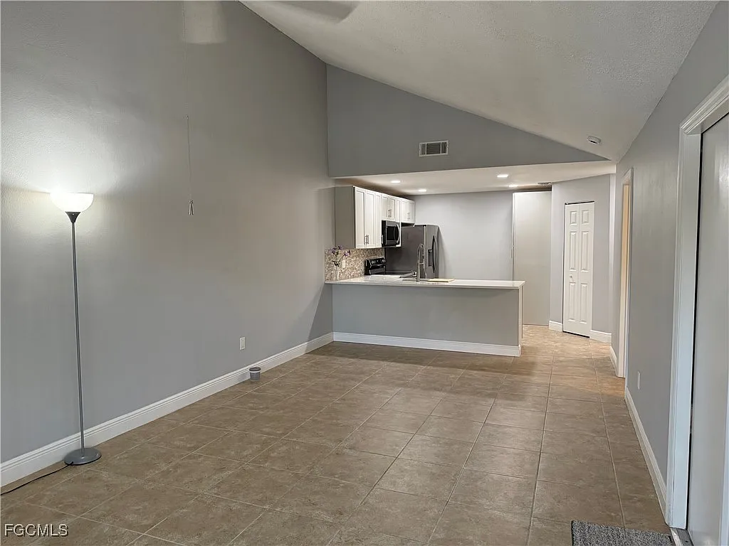 Building Photo - 6331 Royal Woods Dr
