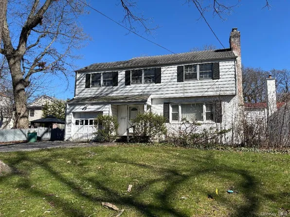 37 Kings Point Road, Great Neck, NY 11024