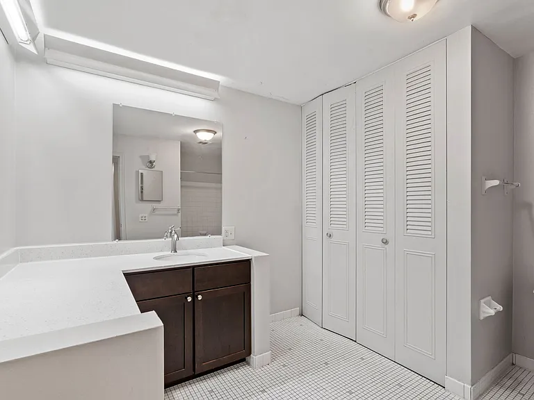 Lake Street Manor — Photo 16