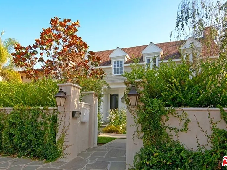 10253 Valley Spring Ln — Photo 1