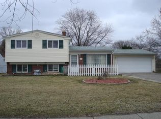 1114 Airport Rd, Waterford, MI 48327