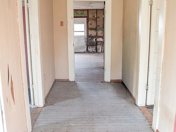 3rd image of 200 N IRVIN ST