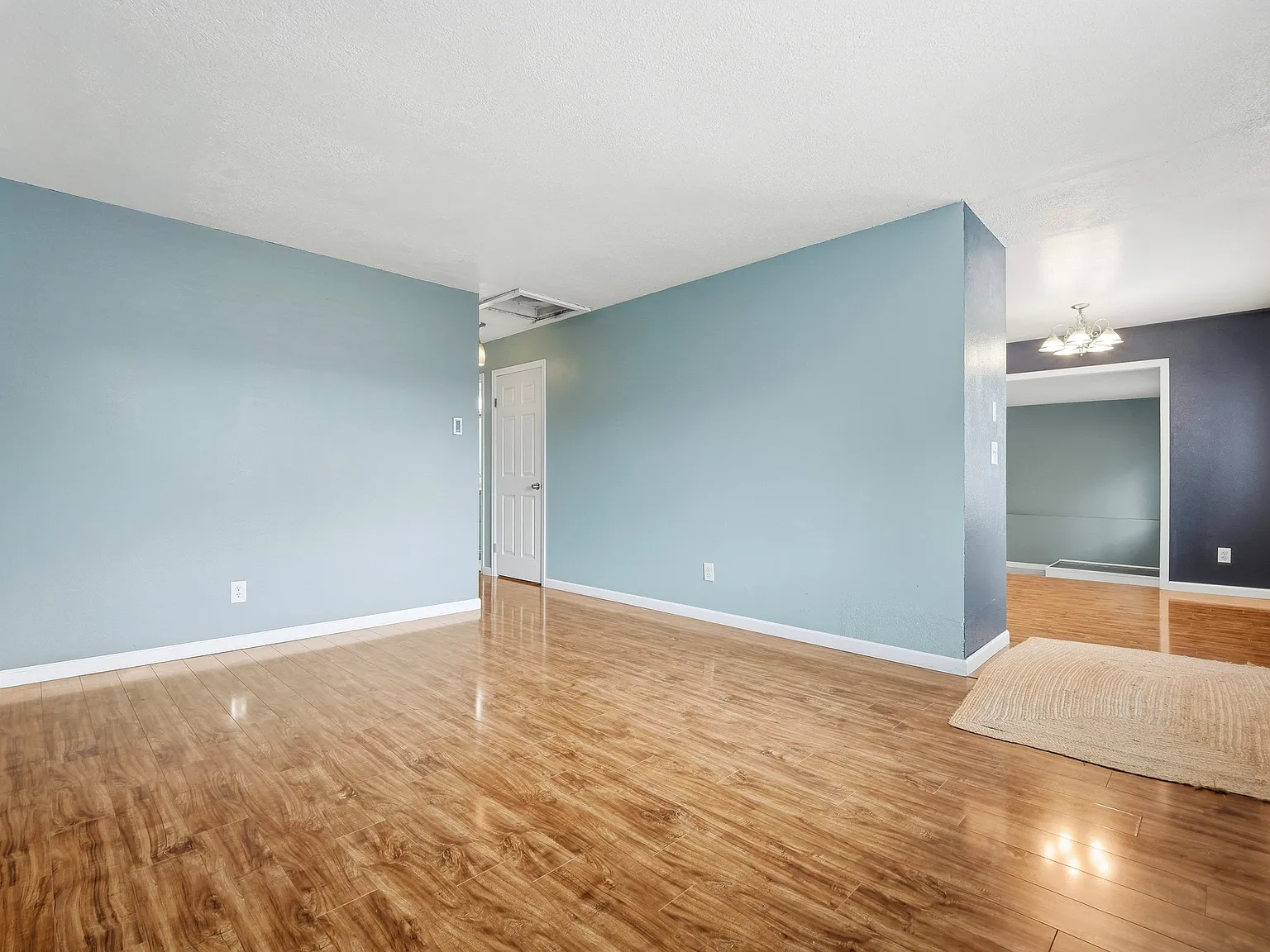 3 bed, 1.5 bath, 1357 sqft, $2,400 — Photo 3