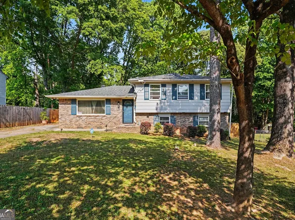 6260 Crestview Ln, Forest Park, GA 30297