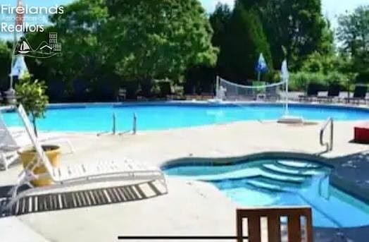 4th image of 1233 Fox Rd #16