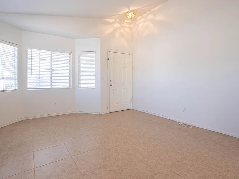 3747 Shadow Tree St — Photo 3
