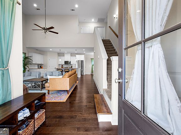 3rd image of 338 Lana Ln