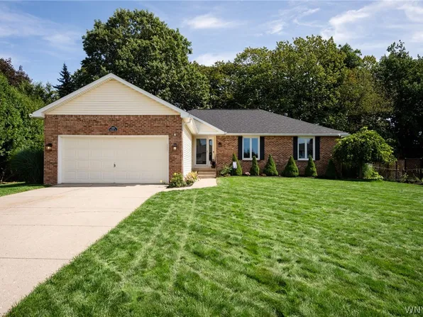 8959 Candlewood Ln, Clarence Center, NY 14032
