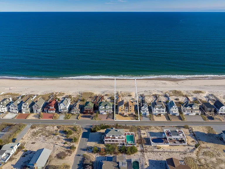 819 Dune Rd — Photo 17