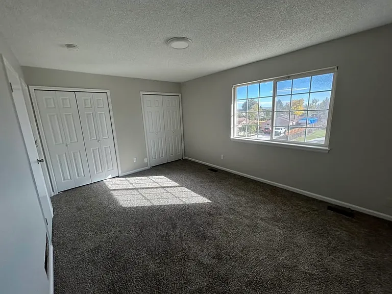 2215 W Wesley Ave — Photo 10