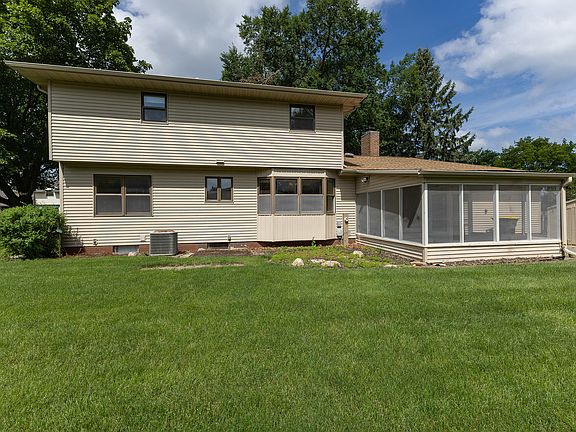 5th image of 740 Hickory St