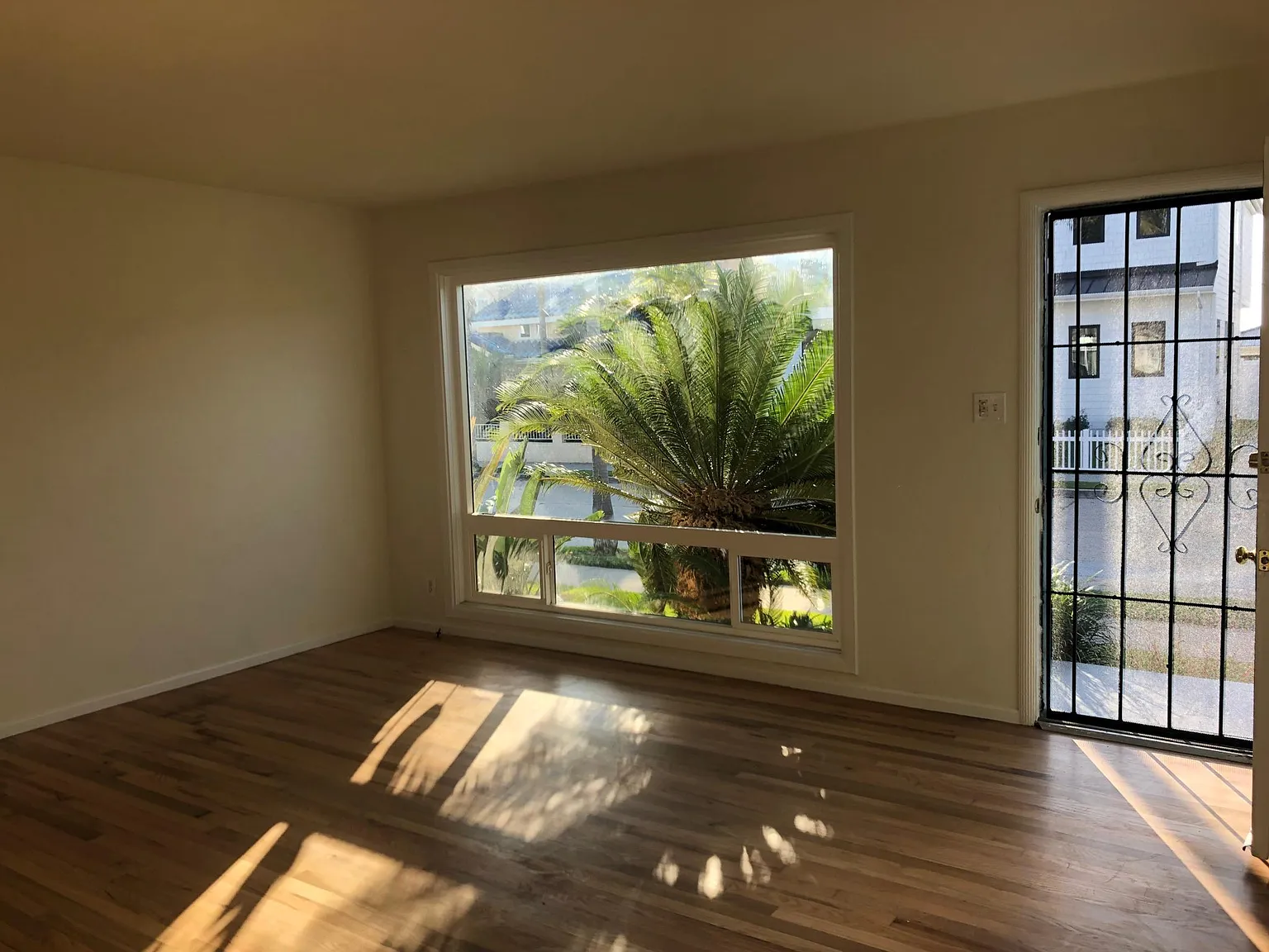3 bed, 1002 sqft, $6,800 — Photo 3