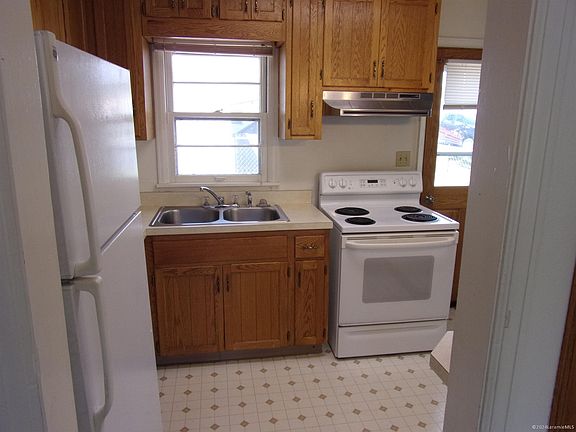 4th image of 1421 Harney St