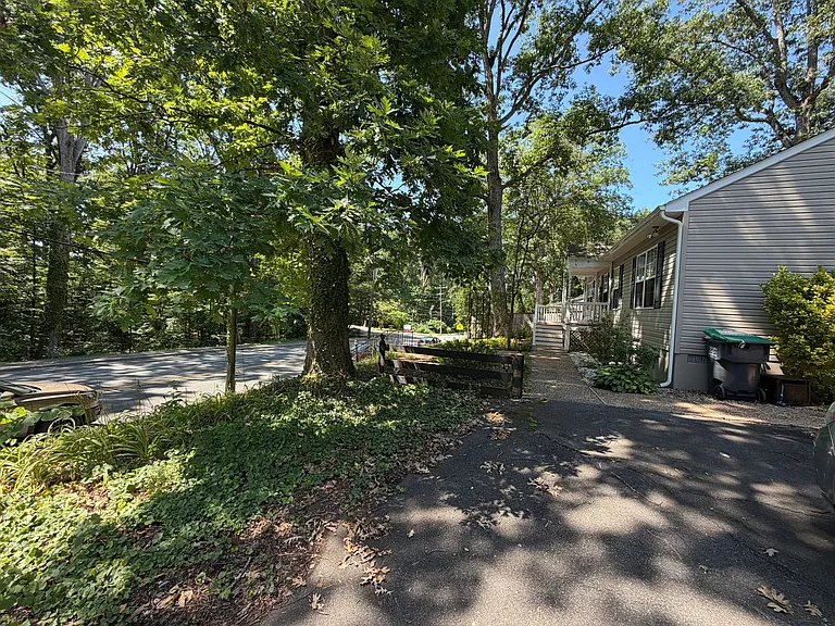 1611 Cherry Ave — Photo 4
