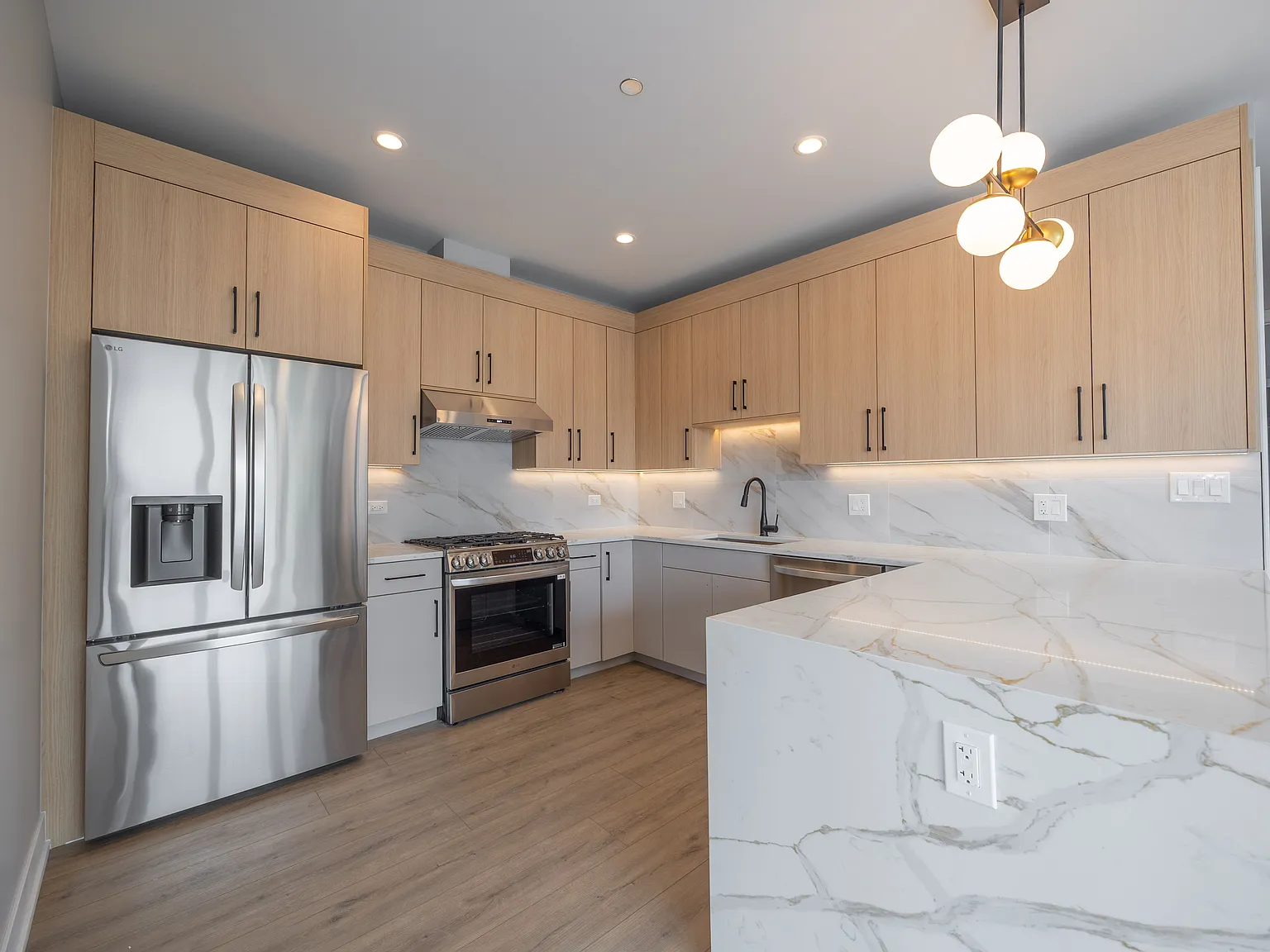 2 bed, 1200 sqft, $2,850 — Photo 1