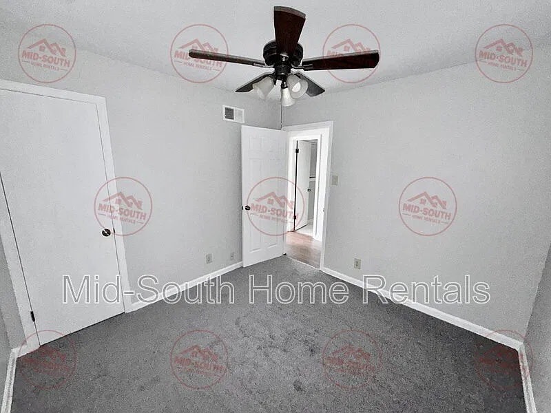 3 bed, 1.0 bath, 1099 sqft, $1,050 — Photo 4