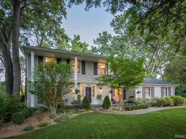3884 Top View Ct, Bloomfield Hills, MI 48304