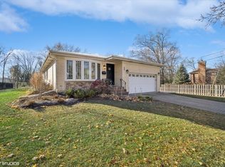 715 E Frederick St, Arlington Heights, IL 60004