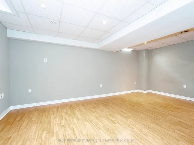 106 Blackthorn Dr #BASEMENT — Photo 8
