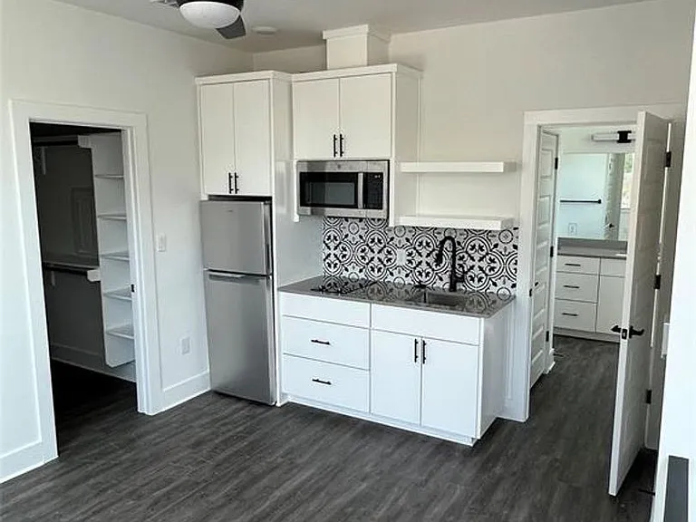 7603 Carver Ave — Photo 4