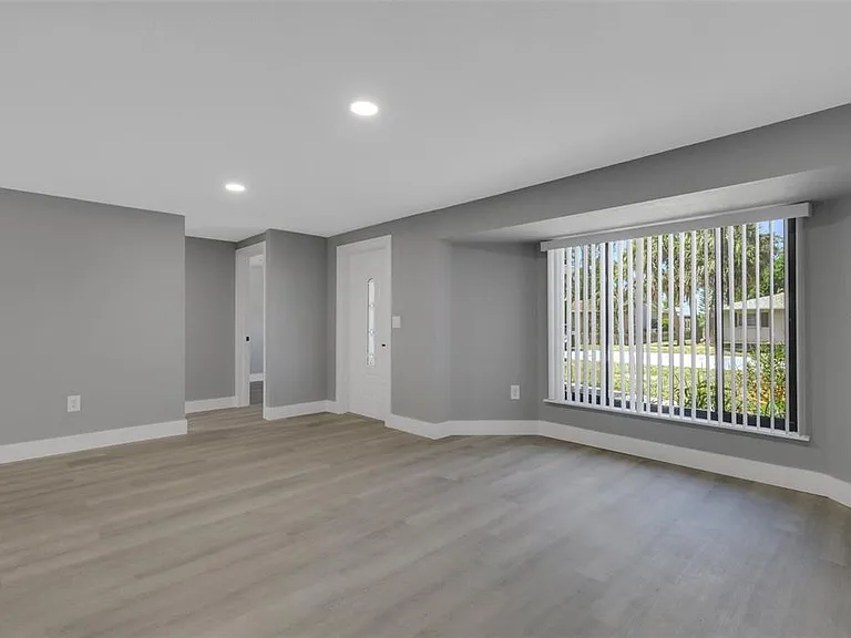 4645 Hunter Ridge Dr — Photo 16