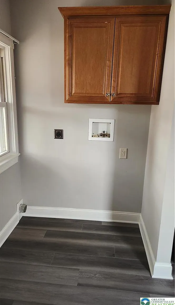 4 bed, 1284 sqft, $2,100 — Photo 2