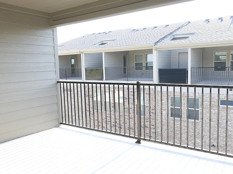 332 Blackthorne Dr — Photo 32