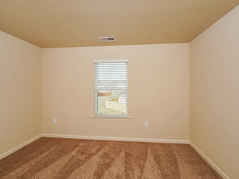 535 Clover Cir — Photo 13