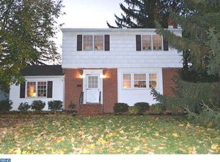 402 8th St, Riverton, NJ 08077