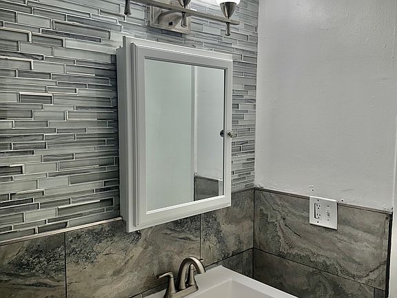 2nd image of 9034 Hillside St