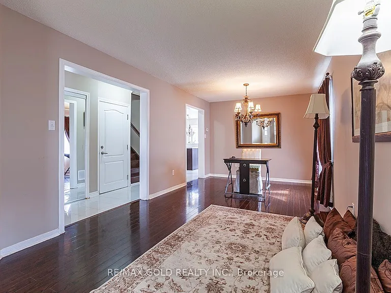 1 Ripley Cres — Photo 7